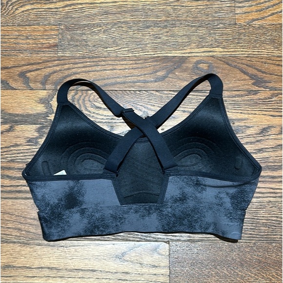Under Armour Sports Bra - Picture 6 of 7